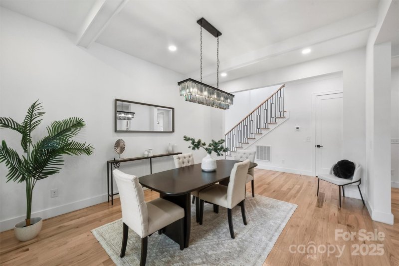 Property image 4 of 910 Everett Place in Villa Heights, Charlotte, NC 28205