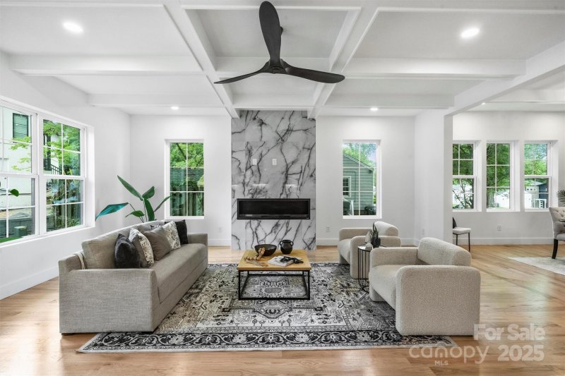 Property image 5 of 910 Everett Place in Villa Heights, Charlotte, NC 28205