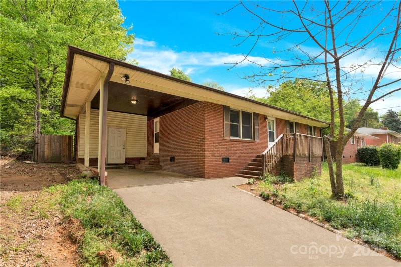 Property image 2 at 735 Wilbrown Circle, Charlotte, NC 28217