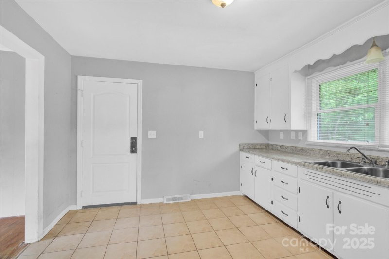 Property image 4 at 735 Wilbrown Circle, Charlotte, NC 28217