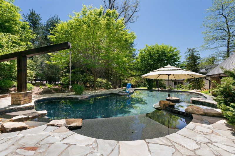 Property image 5 at 32 Ramble Way, Asheville, NC 28803