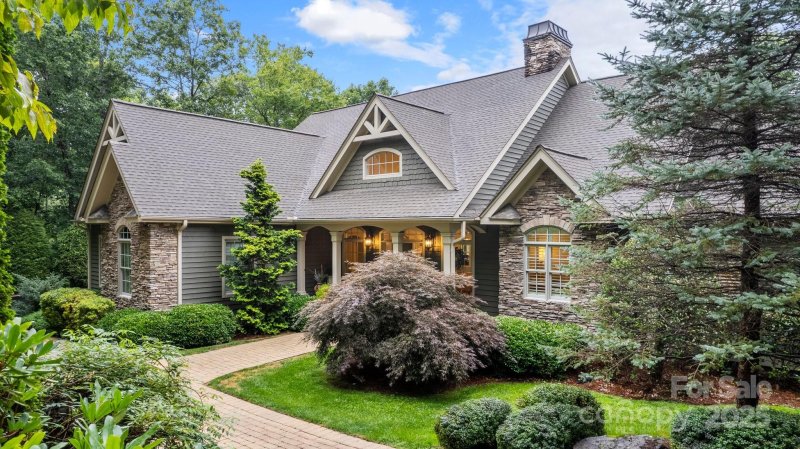 Oleta Falls, Hendersonville Community