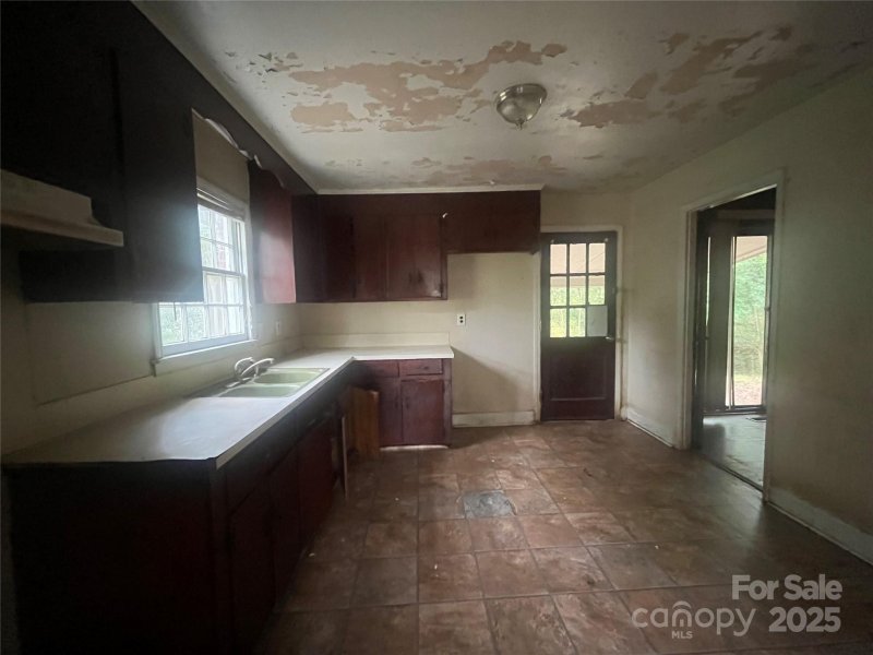 Property image 3 at 4817 Ridgeley Drive, Charlotte, NC 28208