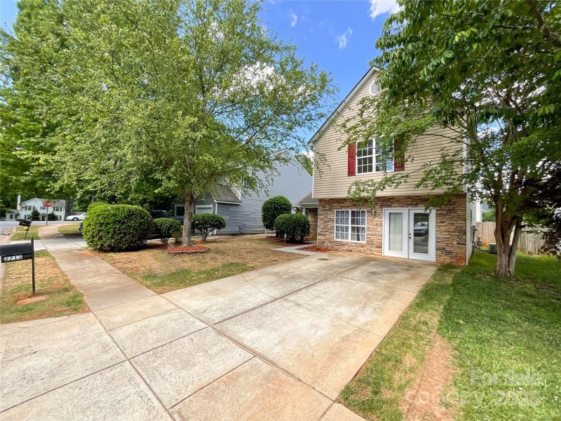 Property image 2 at 2713 Reid Meadows Drive, Charlotte, NC 28208