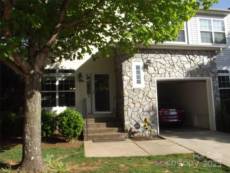 Property image 2 of 1502 Mulberry Ridge Drive in oak Ridge Townhomes, Newton, NC 28658