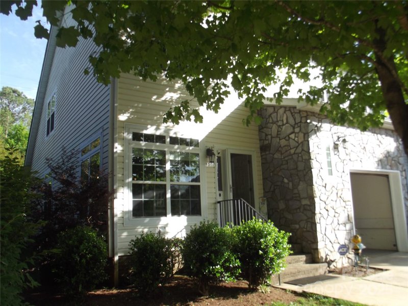 Property image 3 of 1502 Mulberry Ridge Drive in oak Ridge Townhomes, Newton, NC 28658