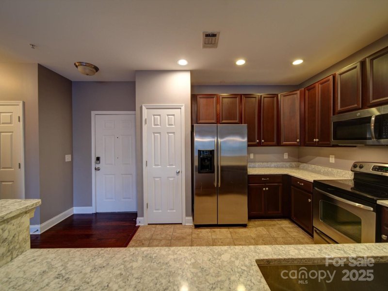 1000 E Woodlawn Road