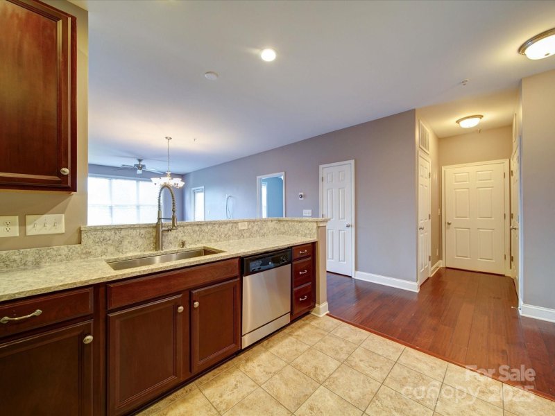 Property image 5 at 1000 E Woodlawn Road, Charlotte, NC 28209