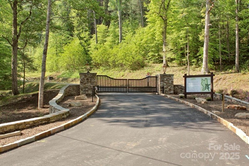 Property image 3 of 17 Franklin Trace Drive in Town Mountain Preserve, Asheville, NC 28804