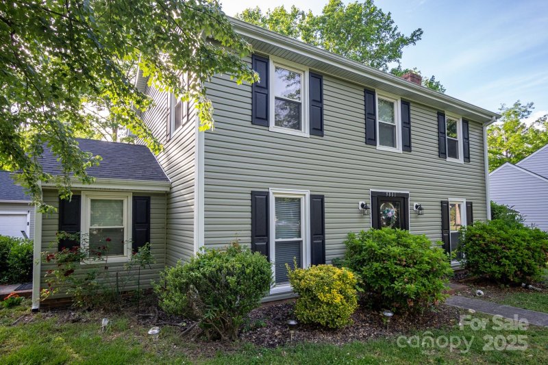 Property image 3 at 9801 Kent Village Drive, Charlotte, NC 28269