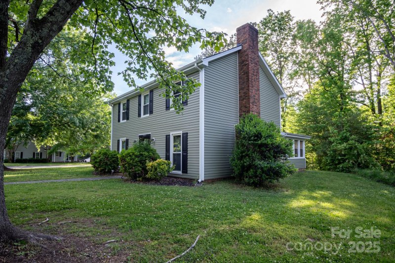 Property image 4 at 9801 Kent Village Drive, Charlotte, NC 28269