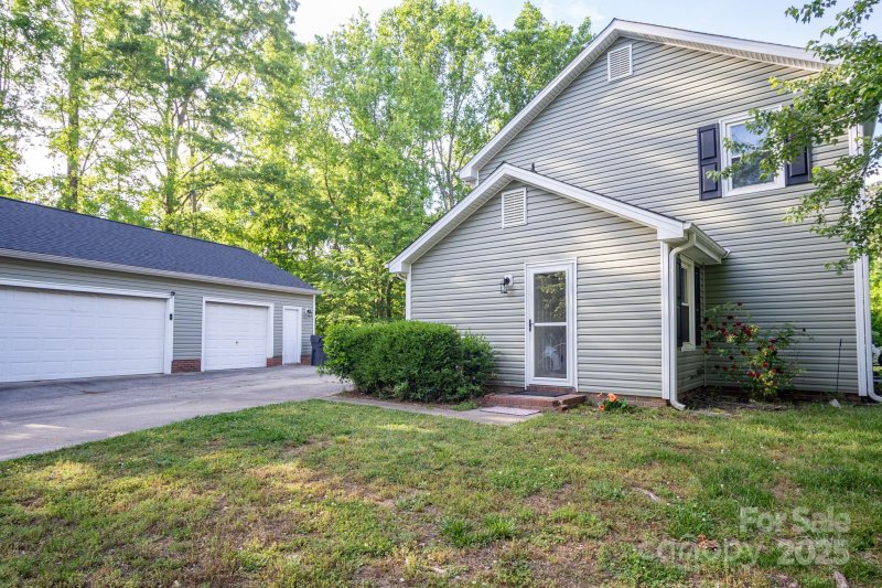 Property image 5 at 9801 Kent Village Drive, Charlotte, NC 28269