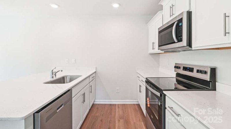 Mallard Creek Towns, Charlotte Community