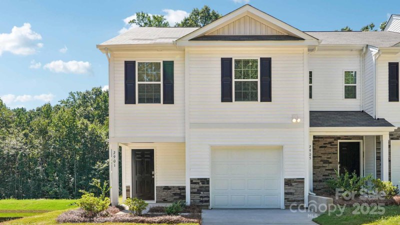 Property image 2 of 2901 Penninger Circle in Mallard Creek Towns, Charlotte, NC 28262