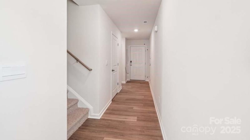 Property image 5 of 2901 Penninger Circle in Mallard Creek Towns, Charlotte, NC 28262