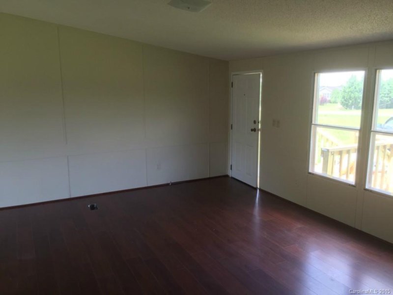 Property image 2 at 5027 Suncrest Farms Lane, Crouse, NC 28033