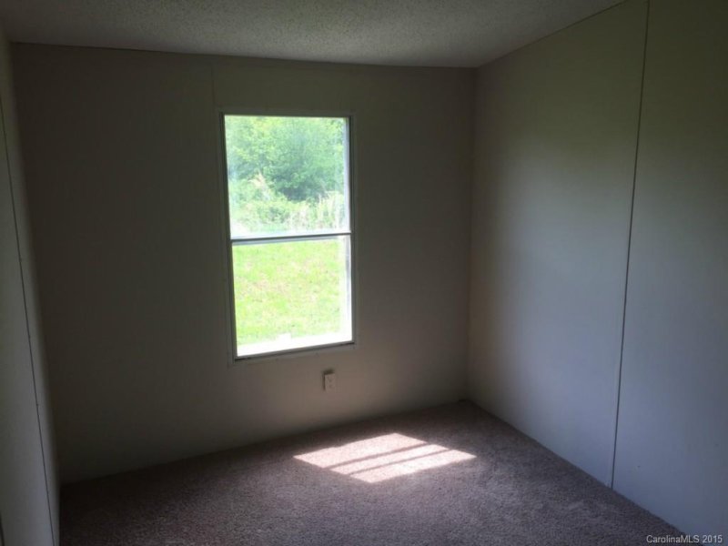 Property image 4 at 5027 Suncrest Farms Lane, Crouse, NC 28033