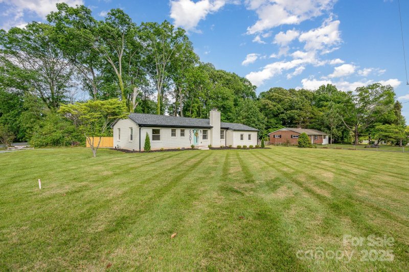 Property image 2 at 6301 Vernedale Road, Charlotte, NC 28212