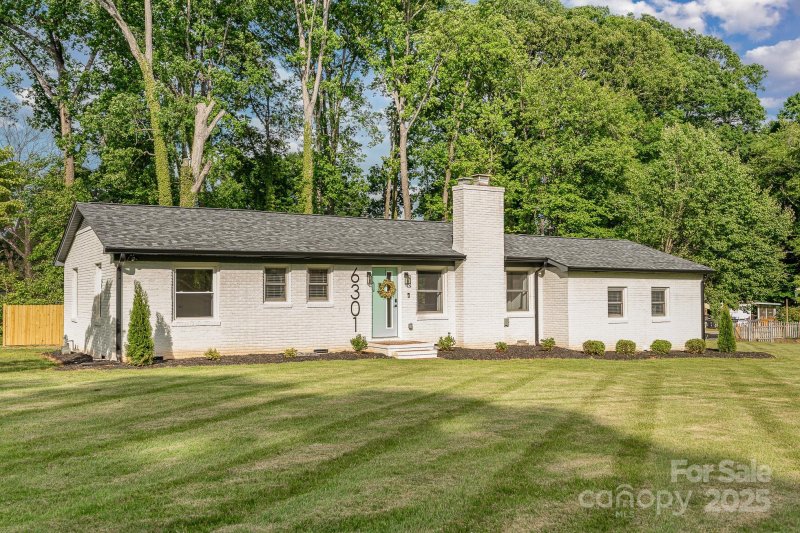 Property image 3 at 6301 Vernedale Road, Charlotte, NC 28212