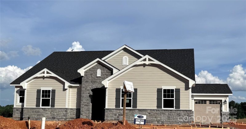 2512 Mabel Lane