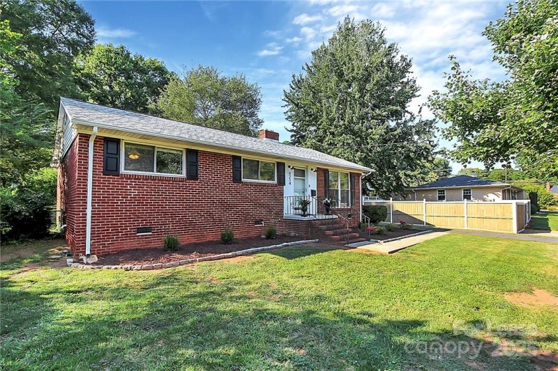 Property image 3 at 4214 University Drive, Charlotte, NC 28209
