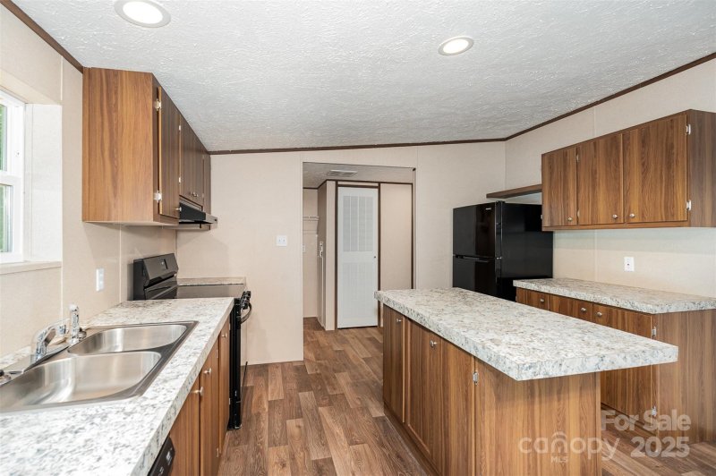 Deertrail, Iron Station Community