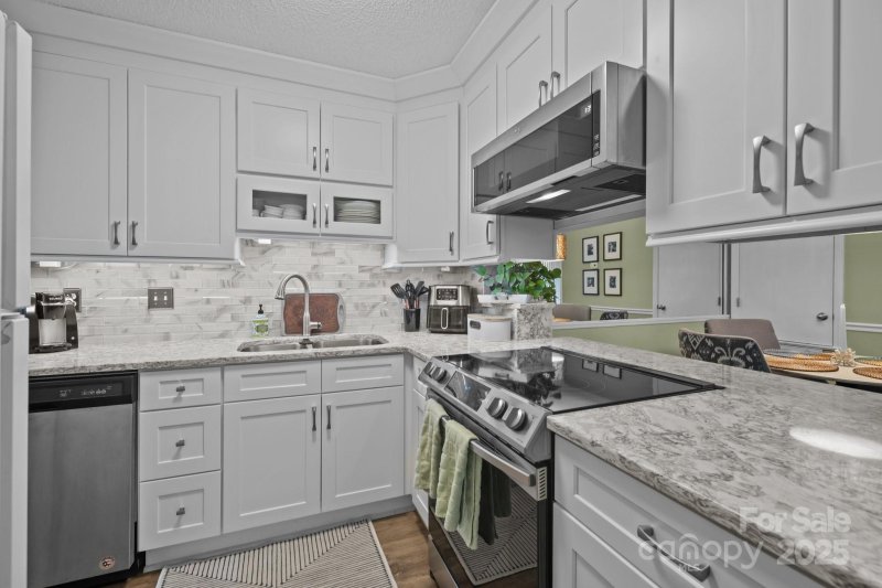 Property image 4 at 1608 Sharon Road, Charlotte, NC 28210