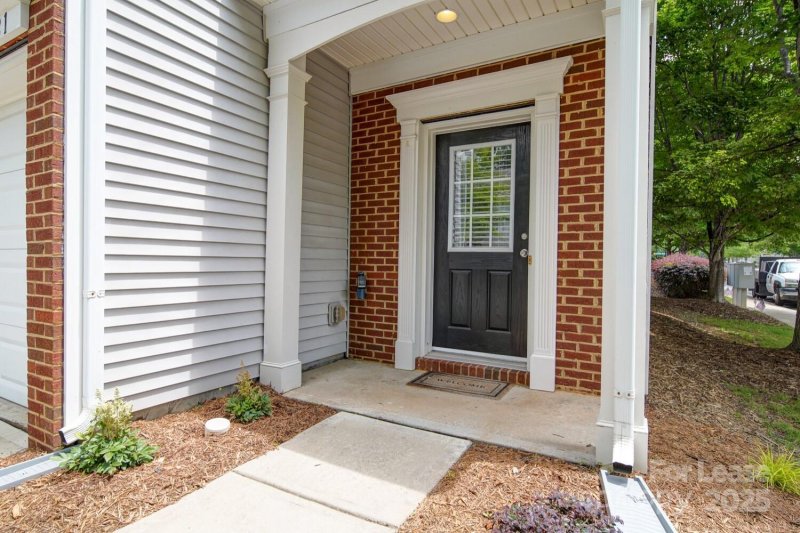 Property image 3 at 9821 Carson Whitley Avenue, Charlotte, NC 28277