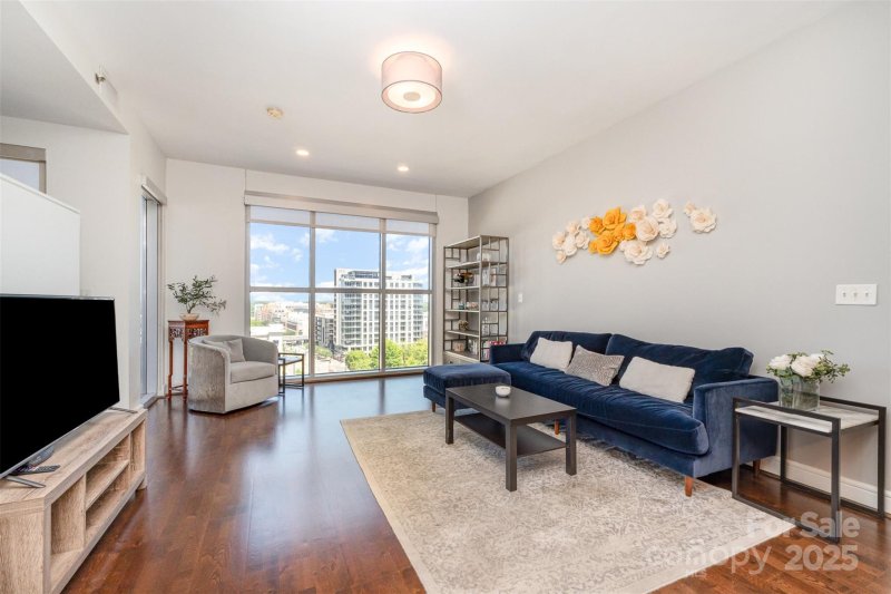 Property image 4 at 333 W Trade Street, Charlotte, NC 28202