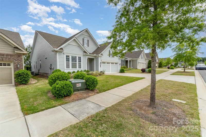Property image 2 of 8210 Festival Way in Cresswind, Charlotte, NC 28215