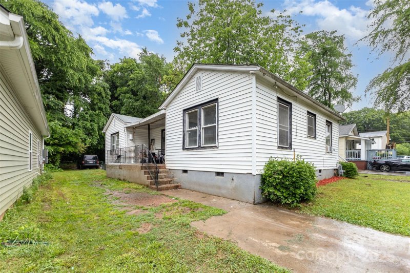 Property image 2 at 2622 Hemphill Street, Charlotte, NC 28208
