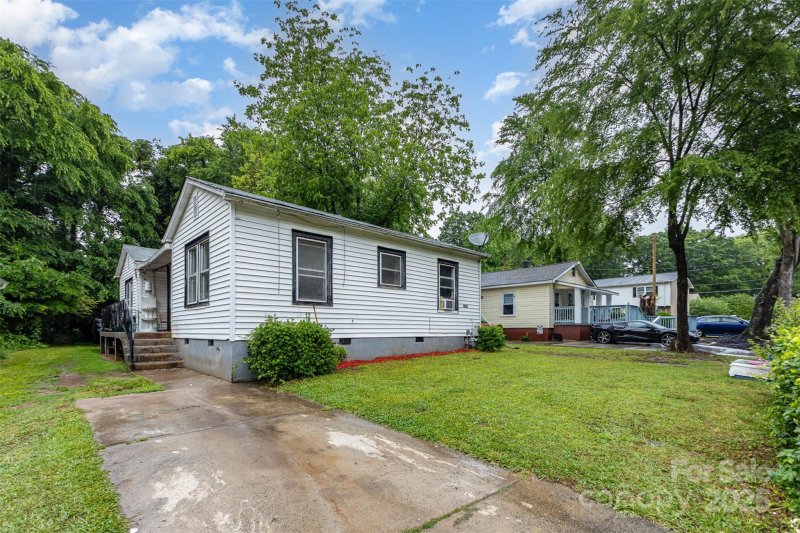 Property image 3 at 2622 Hemphill Street, Charlotte, NC 28208