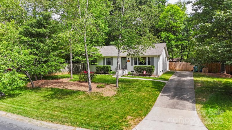 Property image 4 at 301 Deer Creek Drive, Matthews, NC 28105