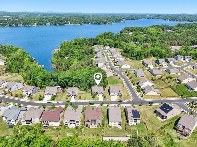 Property image 4 of 16427 Cozy Cove Road in The Palisades, Charlotte, NC 28278