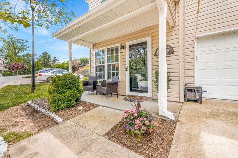 Property image 3 of 41 Lanceford Circle in Stafford Hills, Fletcher, NC 28732