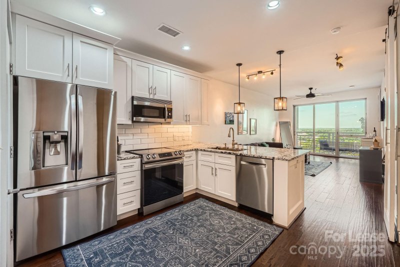 Property image 5 at 333 W Trade Street, Charlotte, NC 28202