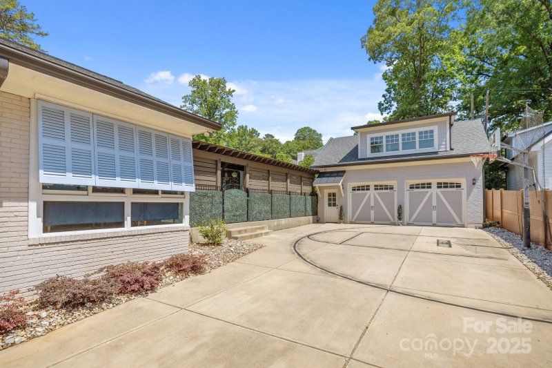 Property image 3 at 4147 Chelmsford Road, Charlotte, NC 28211
