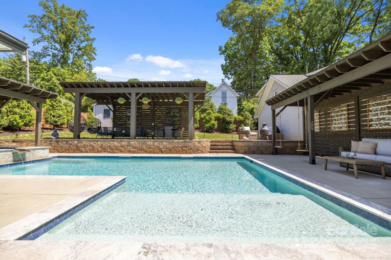 Property image 4 at 4147 Chelmsford Road, Charlotte, NC 28211