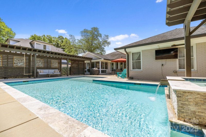 Property image 5 at 4147 Chelmsford Road, Charlotte, NC 28211