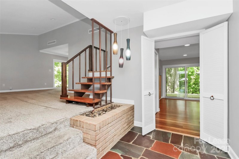 Property image 5 of 2619 Inverness Road in Barclay Downs, Charlotte, NC 28209