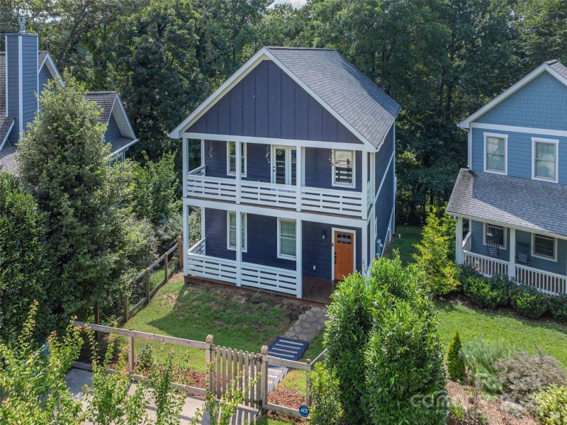 Property image 2 of 219 Courtland Place in Montford, Asheville, NC 28801