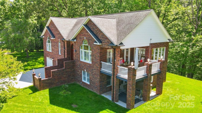 Grayrock Shoals, Statesville Community