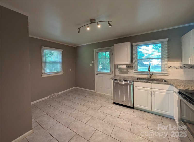 Property image 3 at 2105 Jennie Linn Drive, Charlotte, NC 28215