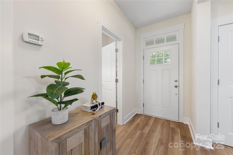 Property image 3 at 2638 Double Oaks Road, Charlotte, NC 28206