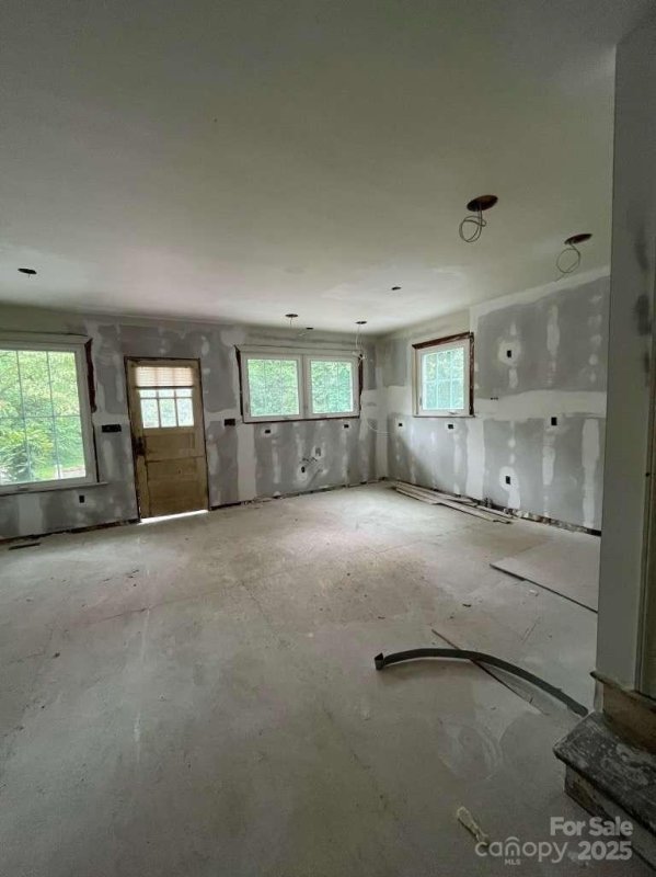 Property image 5 of 411 Woodlawn Avenue in Hillcrest, Gastonia, NC 28052