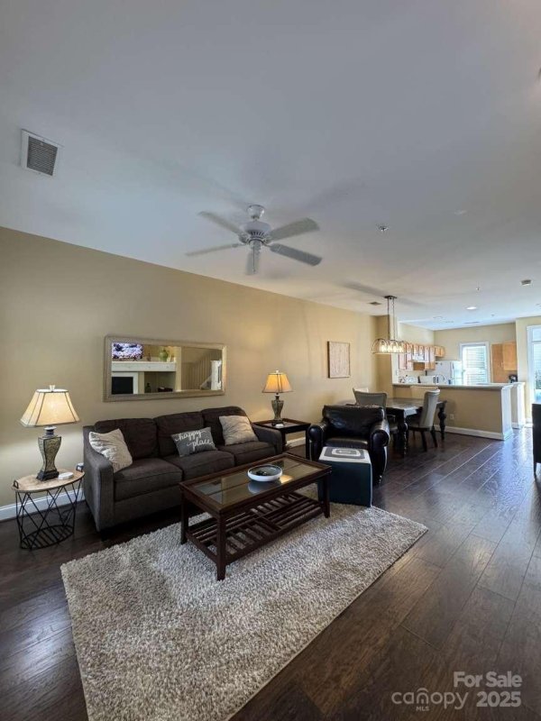 Property image 3 of 1049 Park West Drive in Park West, Charlotte, NC 28209