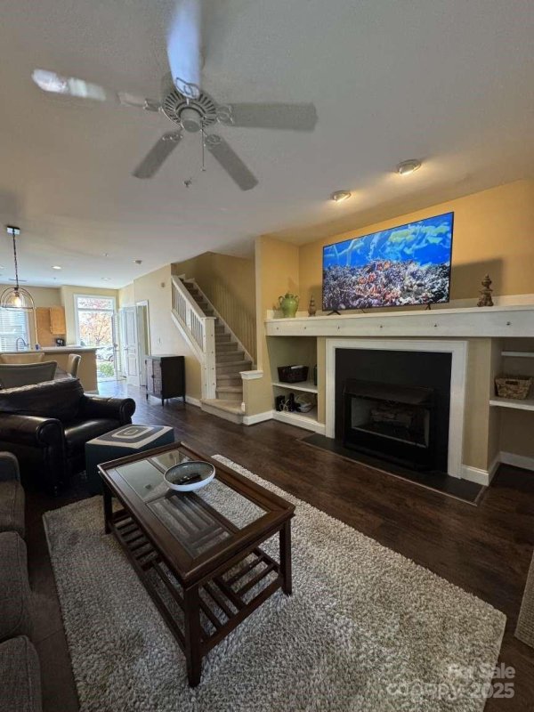 Property image 4 of 1049 Park West Drive in Park West, Charlotte, NC 28209