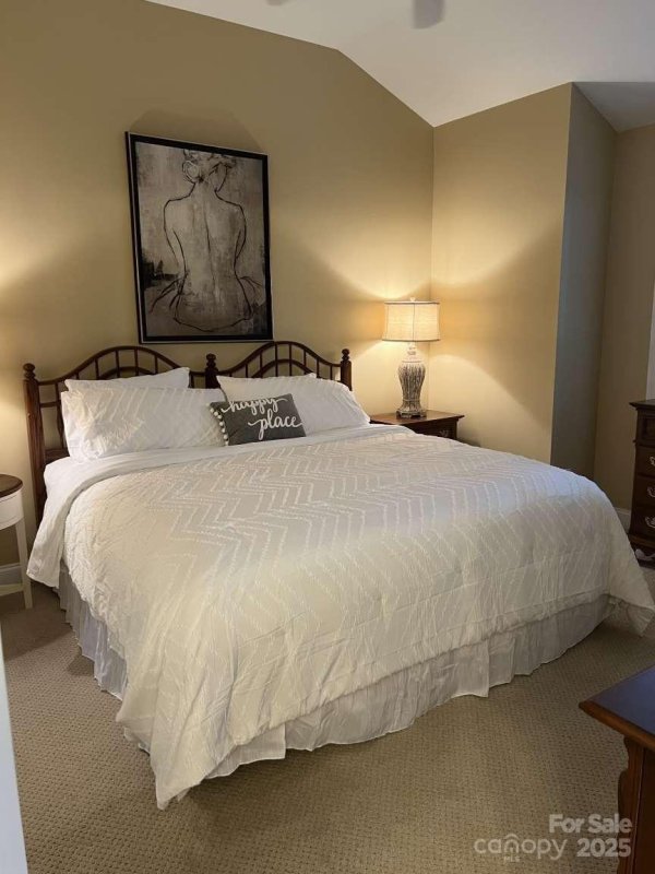 Property image 5 of 1049 Park West Drive in Park West, Charlotte, NC 28209