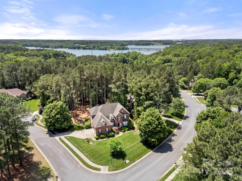 221 Silvercliff Drive