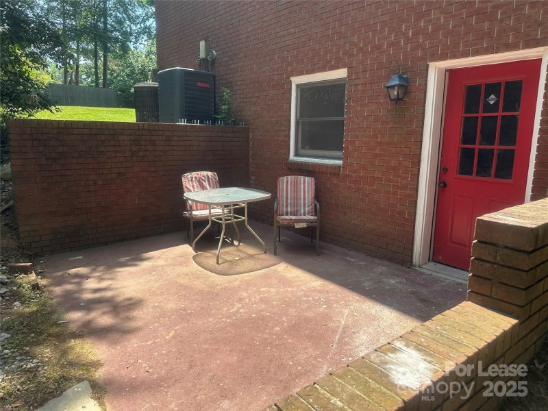 1122 Autumnwood Lane